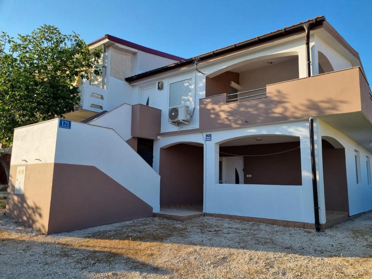 Apartments Ema Вир Екстер'єр фото